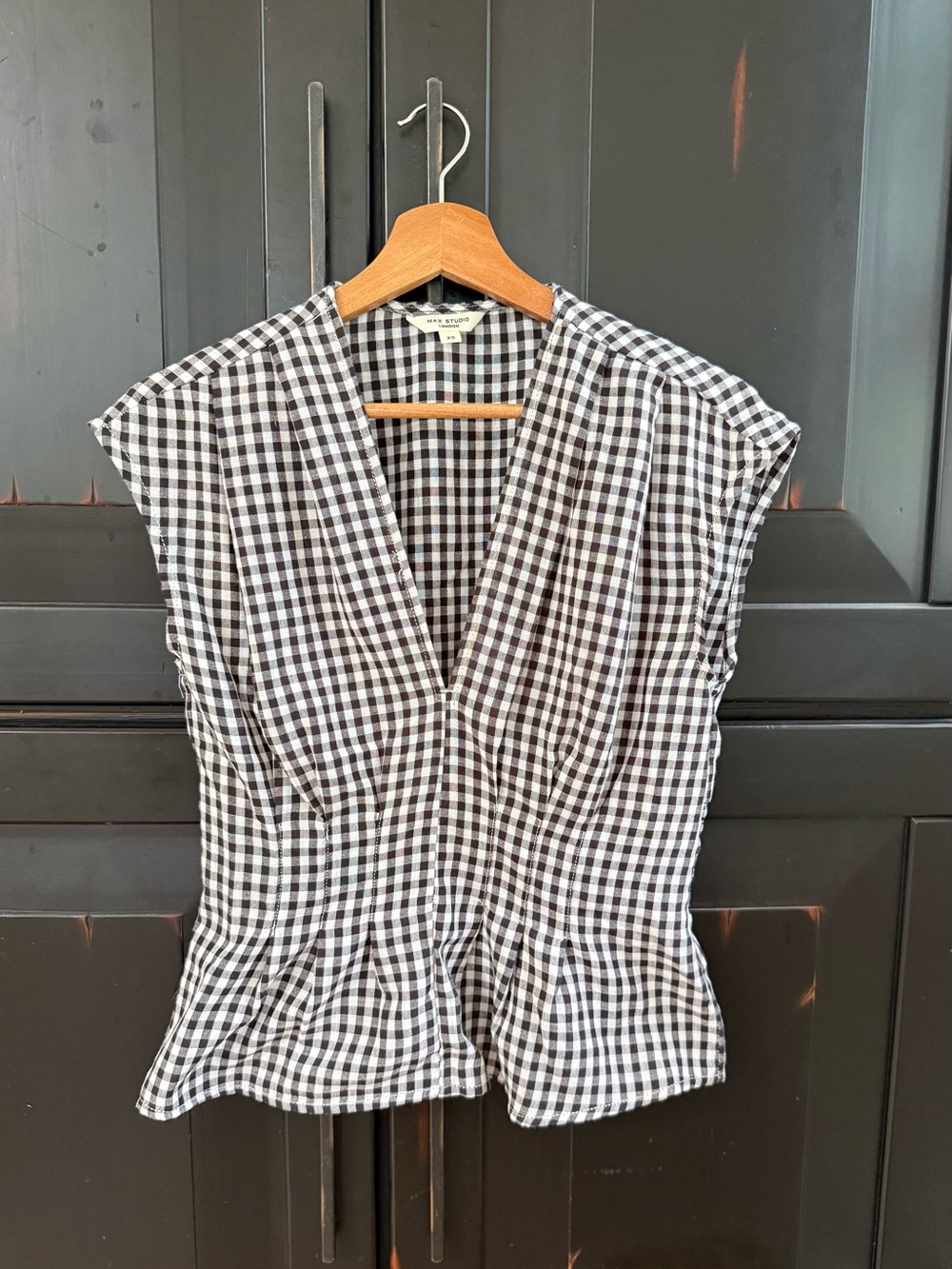 Max Studio London Women's Black & White Gingham V-Neck Top